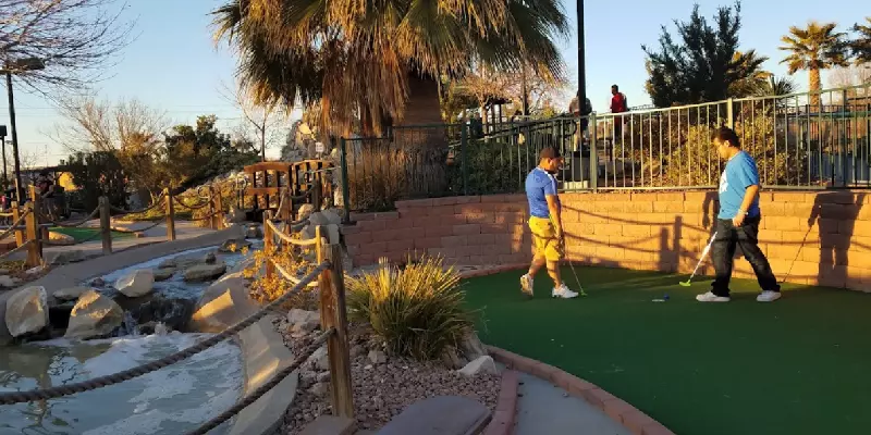 bob os El Paso texas mini golf