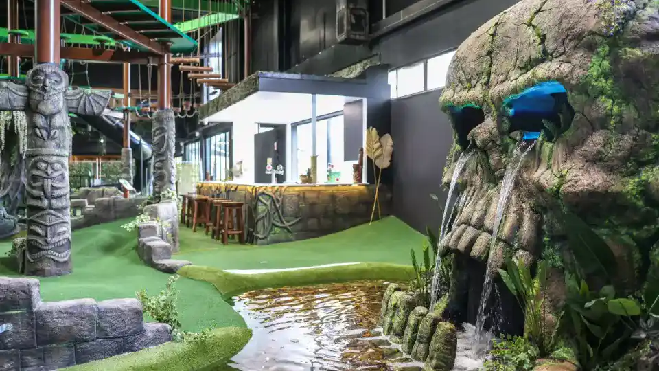 jungle themed mini golf course
