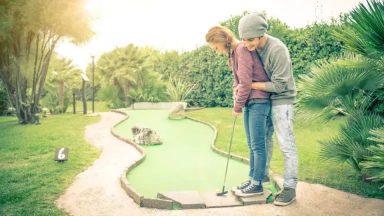 Why Mini Golf Makes for Great First Dates