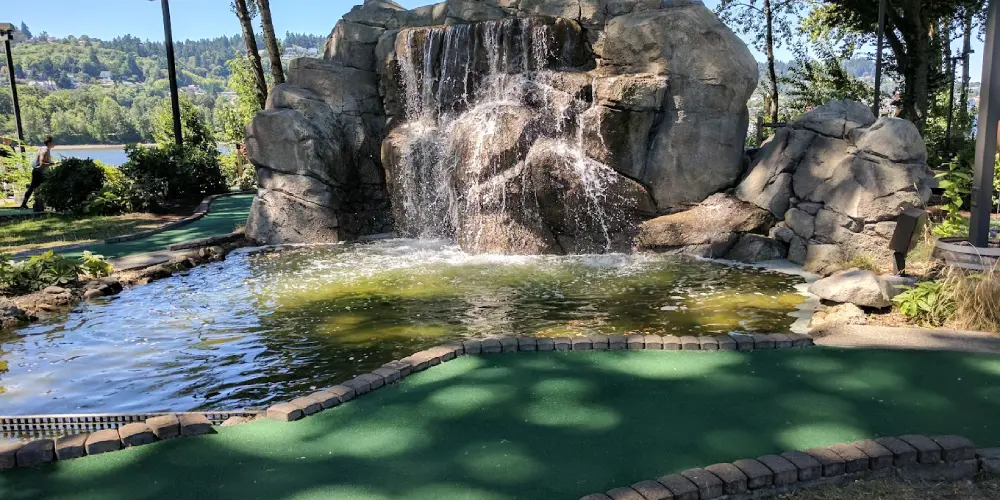 Oaks Amusement Park mini golf